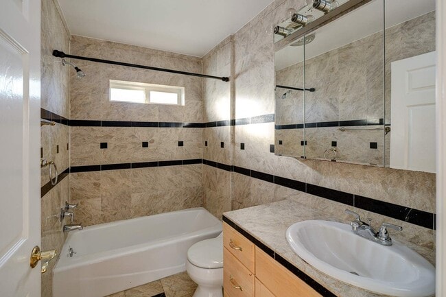 Building Photo - 4356 Kingswell Ave