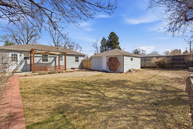 Building Photo - Charming 3-Bed 1-Bath Littleton Home!