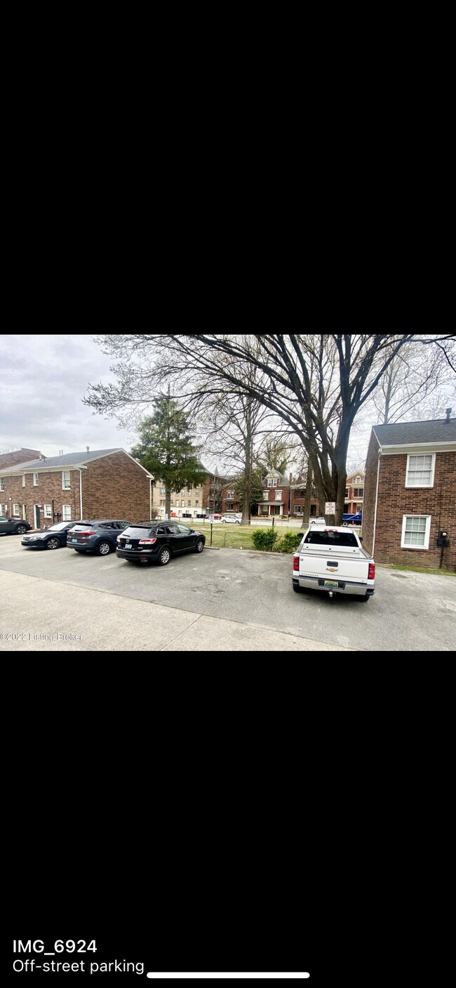 Building Photo - 424 W Hill St