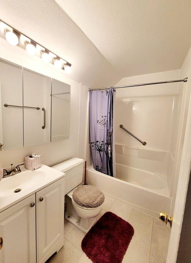 Building Photo - Move-In Ready! • 4 Bedrooms • Big Backyard