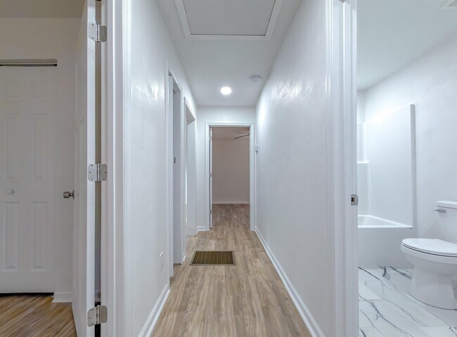 Building Photo - 1751 Pepper Dr