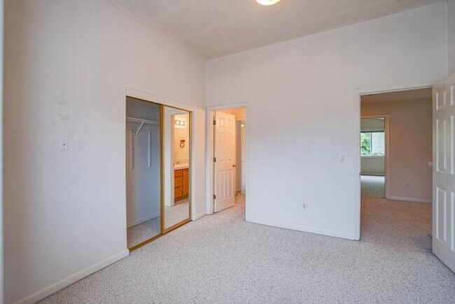 Building Photo - BEAUTIFUL FOUR BEDROOM HOME IN EAST COUNTY