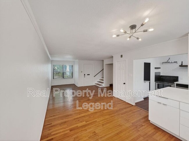 Building Photo - 4944 N Hall St