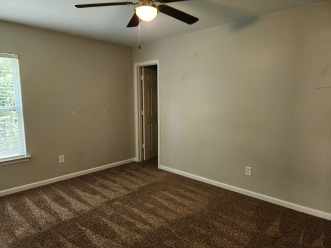 Building Photo - Quaint 4-Bedroom Home