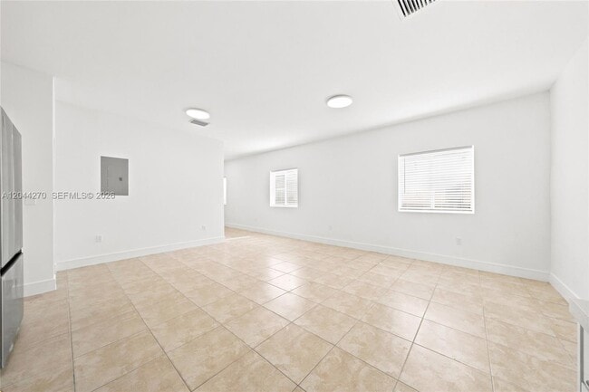 Building Photo - 145 NE 60th St