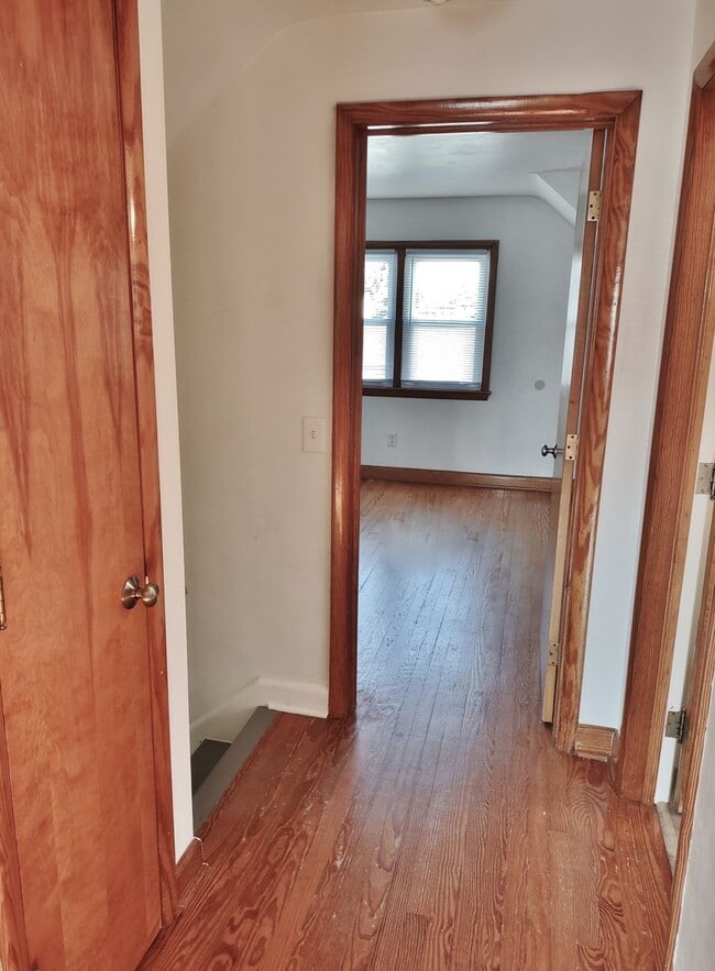 Building Photo - 4 Bed / 2 Bath Single Family Home