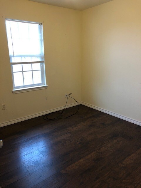 Building Photo - 5332 NW Ash Ave