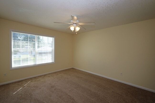 Building Photo - 1801-B Chestnut Dr.
