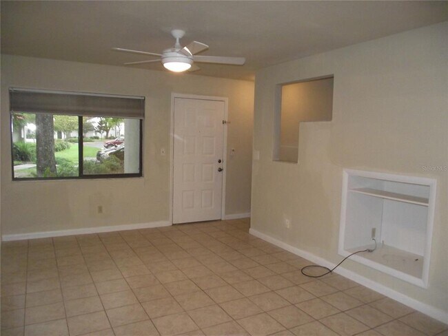Building Photo - 2635 SW 35th Pl