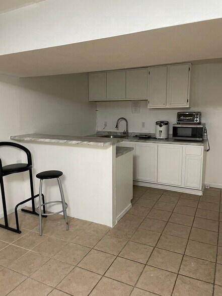 Building Photo - 217 Jubaka Dr