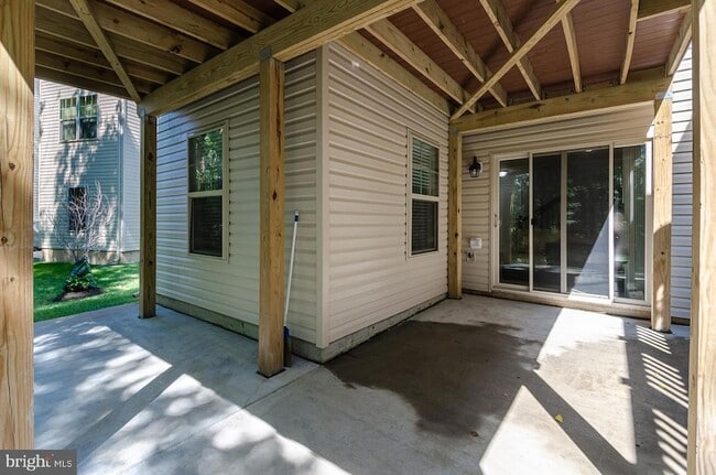 Building Photo - 7523 Holly Ridge Dr