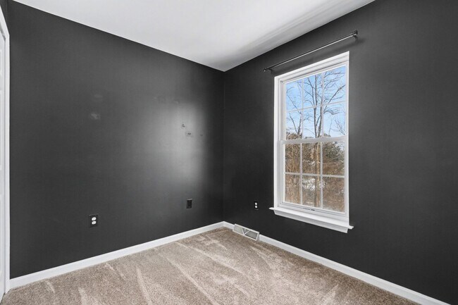 Building Photo - 54 Woodmyre Ln