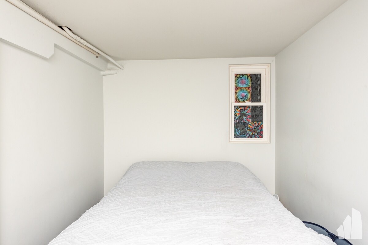 Building Photo - 2341 W Montana St