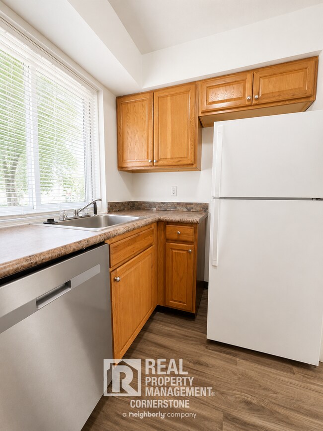 Building Photo - Spacious 2BR Townhome in Gull Lake Schools | Dog Friendly