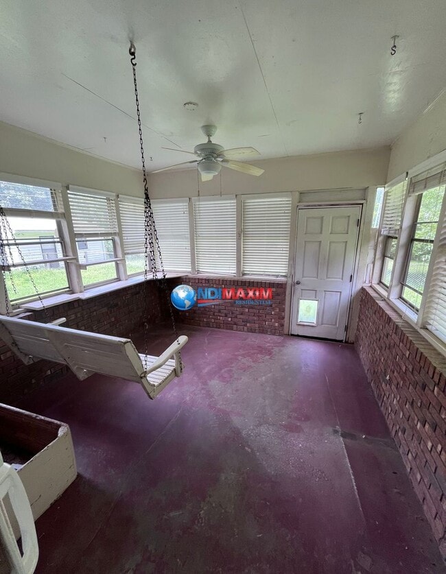 Building Photo - Renovated brick front ranch in Snellville