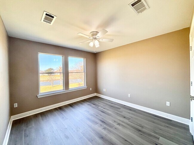 Building Photo - Stunning 5-Bedroom Home with Breathtaking Lake & Golf Course Views – Pelican Point Subdivision