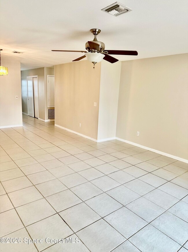 Building Photo - 335 Paradise Blvd