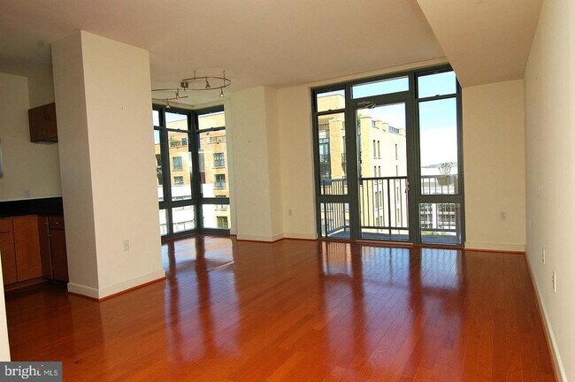 Building Photo - 1117 10th St NW