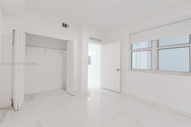 Building Photo - 7914 Harbor Island Dr
