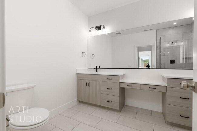 Building Photo - Brand New 3 Bed / 2 Bath Duplex – Modern L...