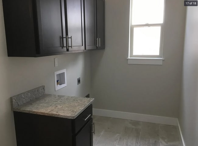 Building Photo - Beautiful 3 Bedroom Home