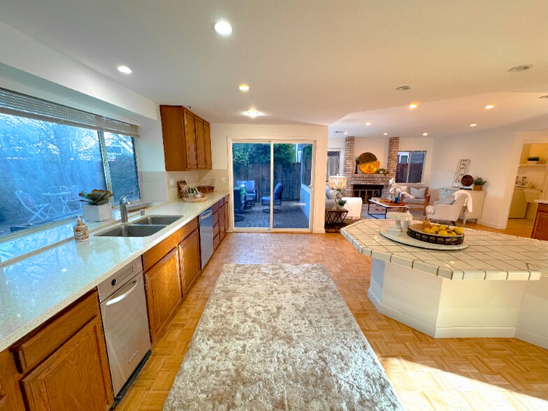 Building Photo - 115 Thatcher Ln