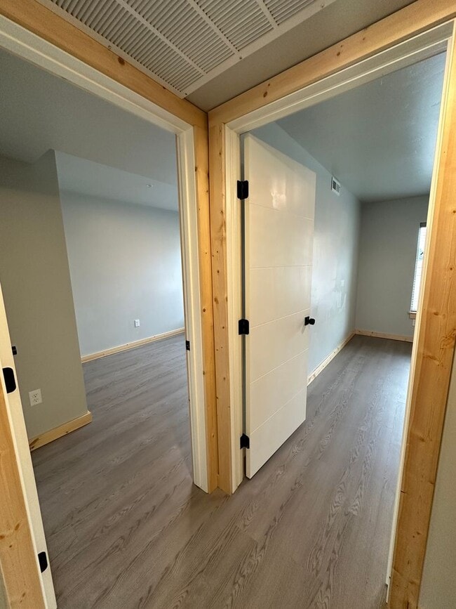 Building Photo - 2 Bed, 1 Bath at Teton River Flats! $200 OFF FIRST MONTH'S RENT!!!