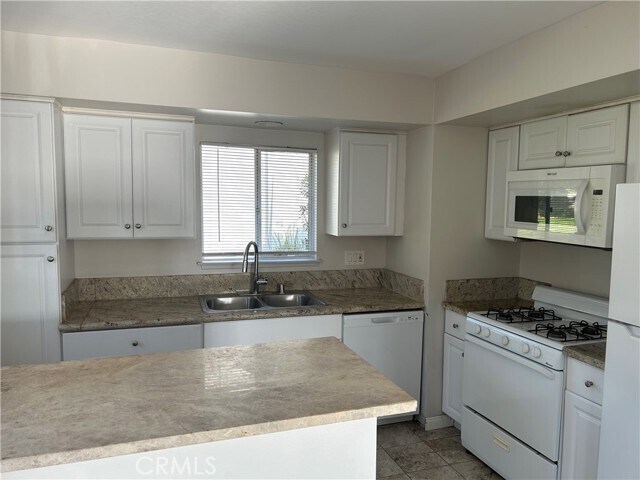 Building Photo - 3604 Country Club Dr