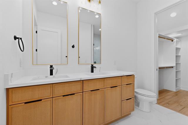 Building Photo - 2080 Kelly Ave