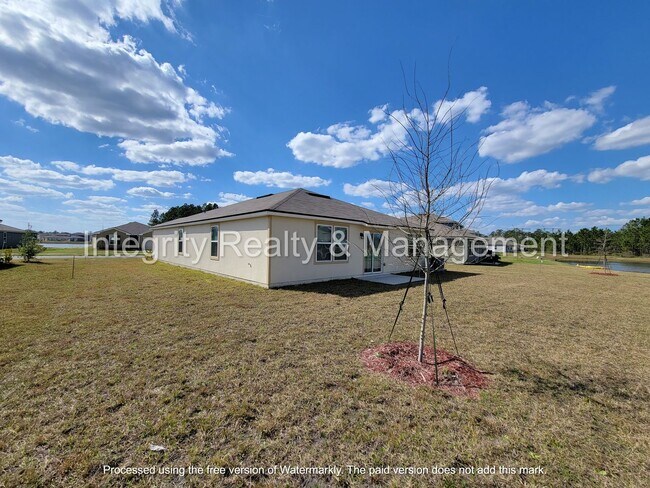 Building Photo - Newer 4 Br, 2 Bath home
