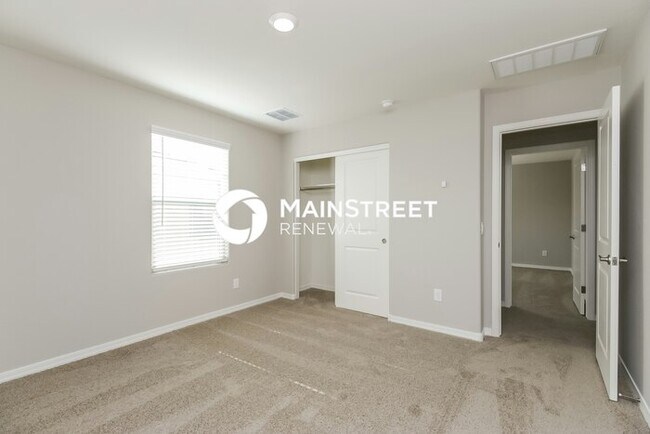 Building Photo - 4 Bedroom Pet-Friendly Home in Phoenix, AZ with Main Street Renewal