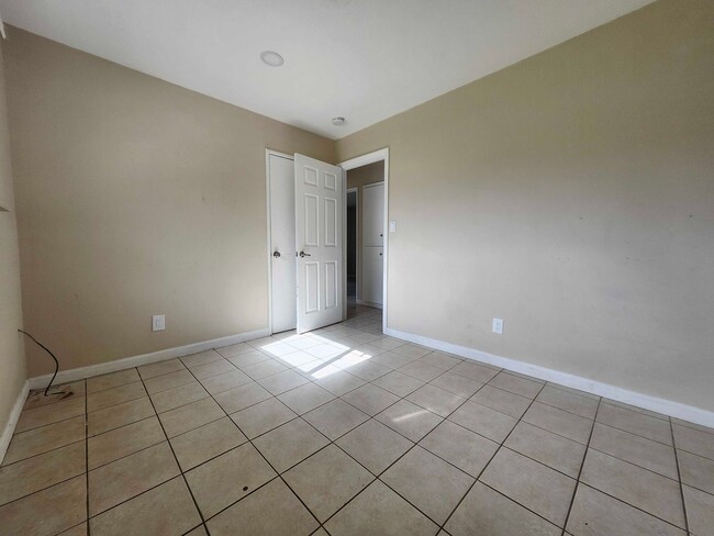 Building Photo - Charming 3-Bedroom Home in SW Visalia!