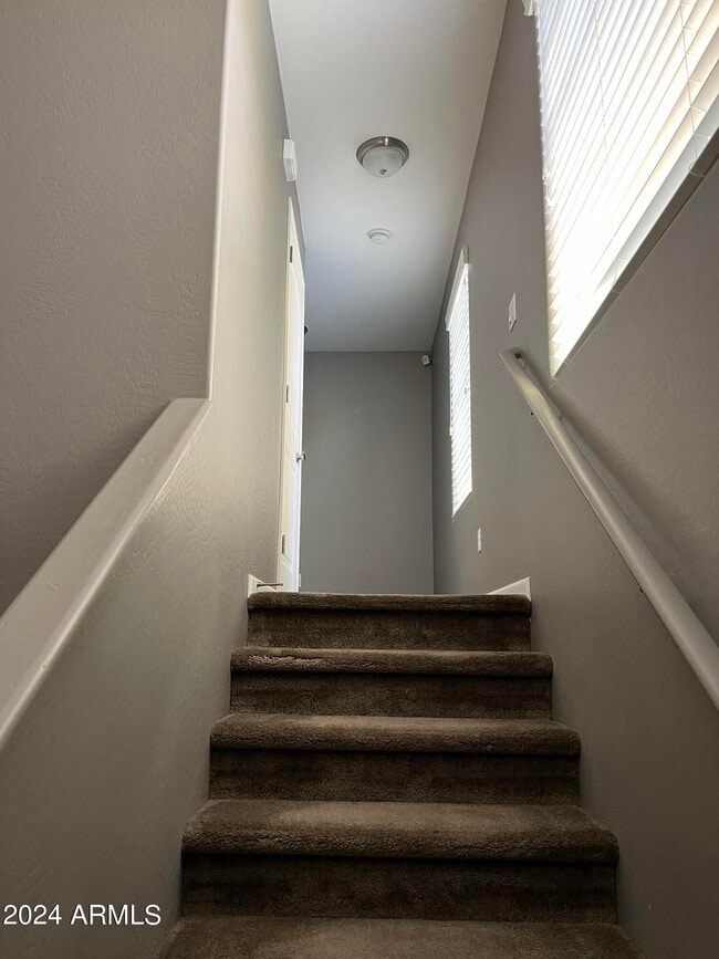 Building Photo - 1360 S Ponderosa Dr