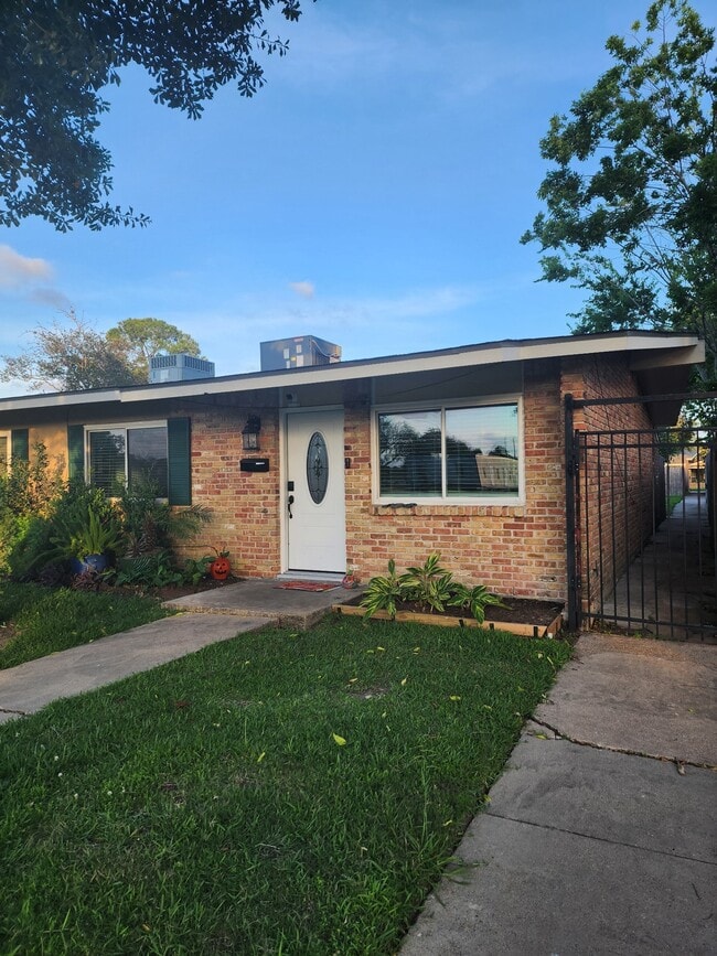 Building Photo - 1106 Seafoam Rd