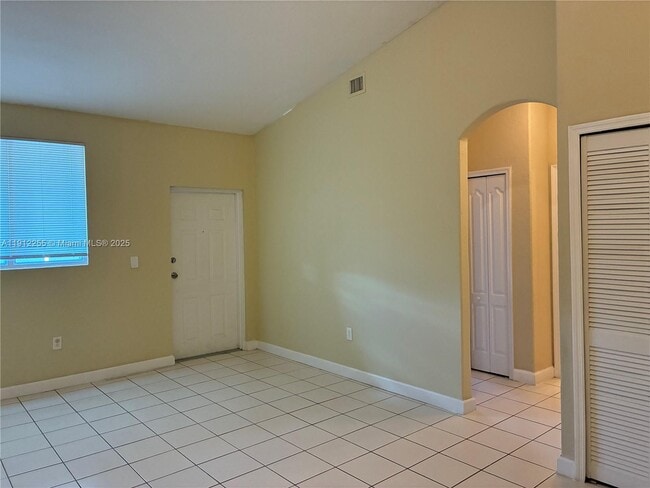 Building Photo - 1666 SE 27th Ct