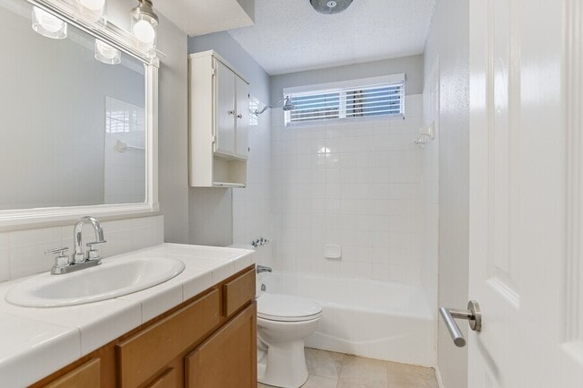 Building Photo - 3404 Plantation Rd