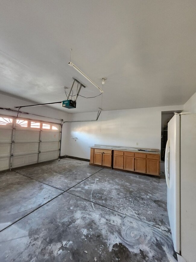 Building Photo - *MOVE IN SPECIAL - 2 WEEKS FREE!!* Beautiful Yuba City Home