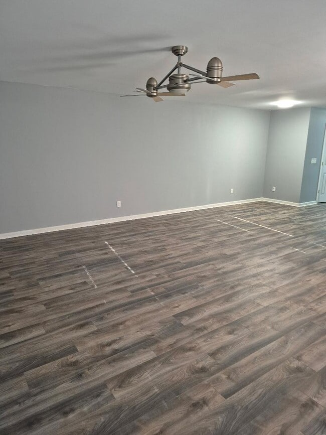 Building Photo - 1057 Dale Ave