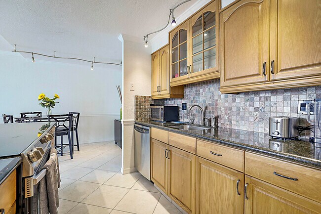 Building Photo - 2121 N Ocean Blvd