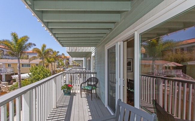 Building Photo - Carlsbad Village Furnished 2 bedroom/2 bath Long Term