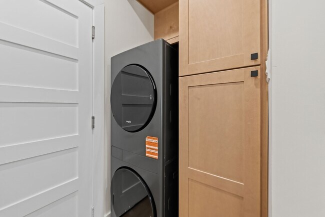 Building Photo - 8023 Easter St