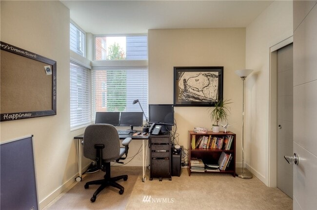 Building Photo - LIKE NEW LUXURY GENESEE PARK TOWNHOME AVAI...