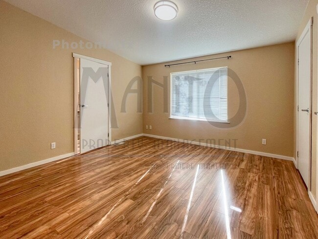 Building Photo - Spacious Modern 2 Bedroom Home