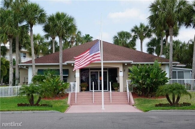 Building Photo - 6495 Shoreline Dr