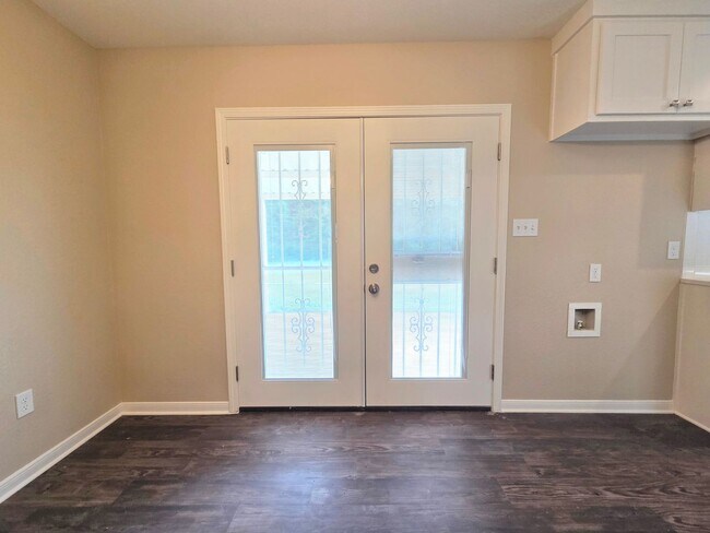 Building Photo - Beautifully Renovated 2-Story Home in Kemp...