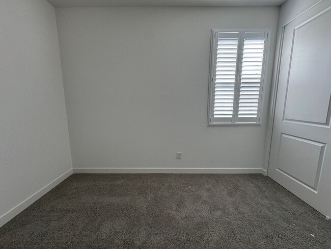 Building Photo - Laughlin Ranch 3 BR 2Ba Public Golf Community with Canyon & Mountain Views