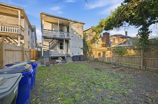 Building Photo - 243 W 32nd St