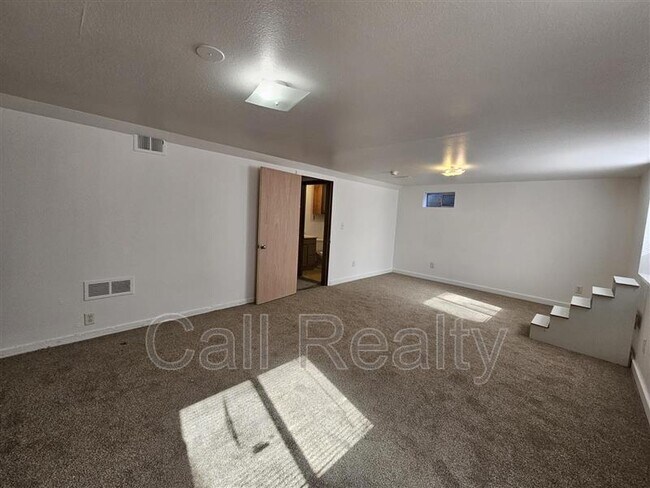 Building Photo - 2338 W Walton Ave