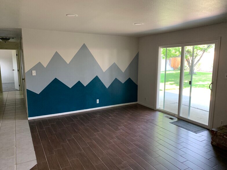 Building Photo - 2960 Chavez Dr