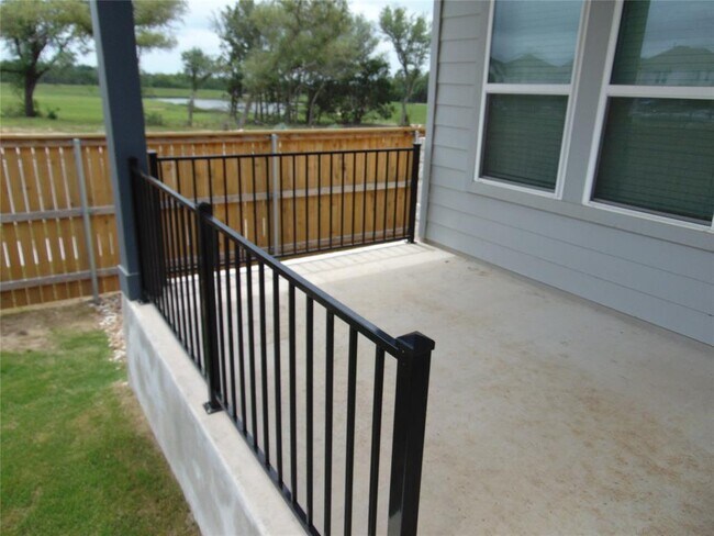 Building Photo - 468 Milkwood Ter